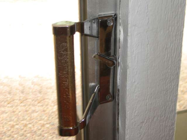 Daryl Patiorama Gold Handle Brackets, pairs- Silver Painted - Daryl Patiorama Gold Handle Brackets, pairs- Silver Painted